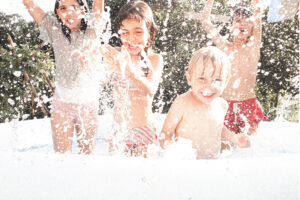 Lees meer over het artikel De leukste kinderzwembaden voor uren waterplezier! (2023)